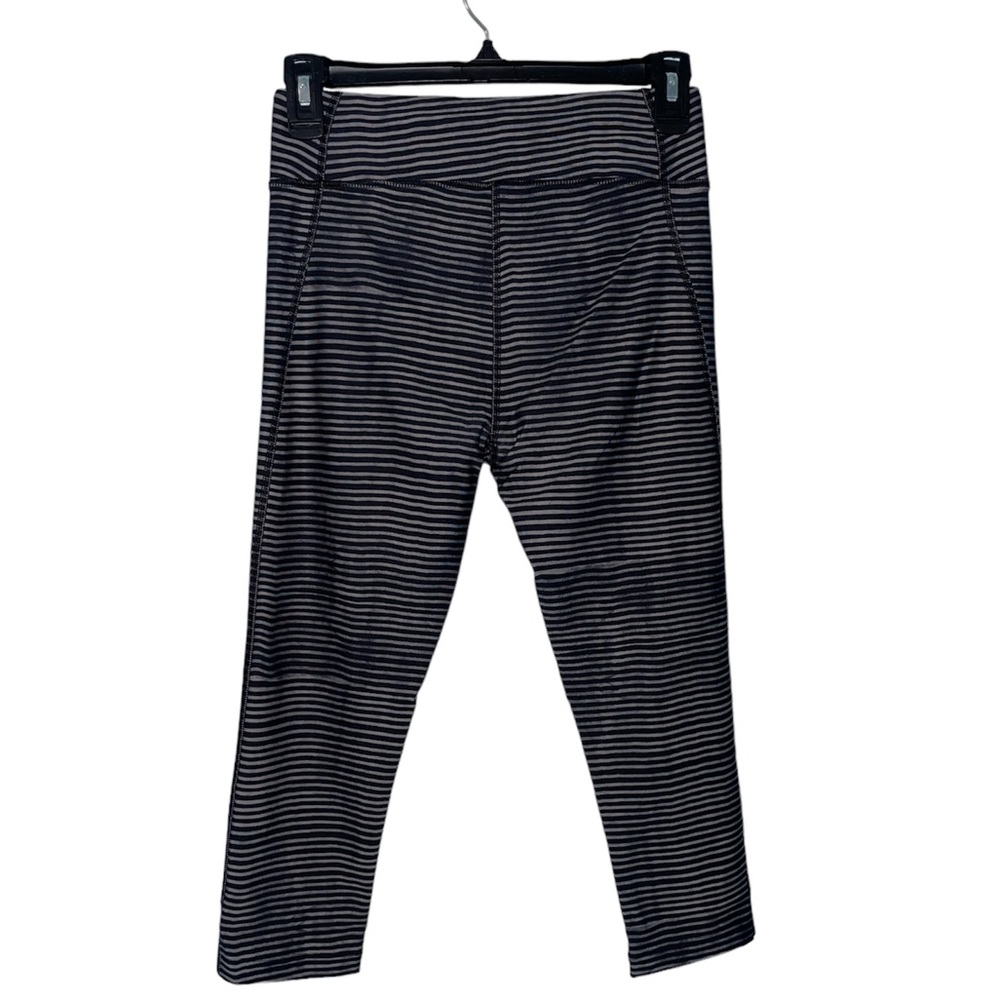 Under Armour Compression Capris Size Small - image 2